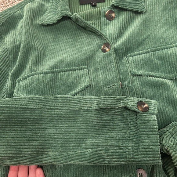 green button down - Picture 3 of 4